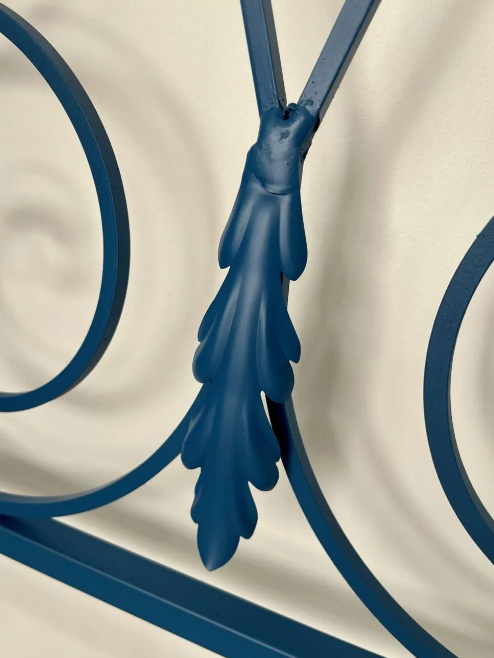 Porte-manteau vestiaire métal bleu années 50