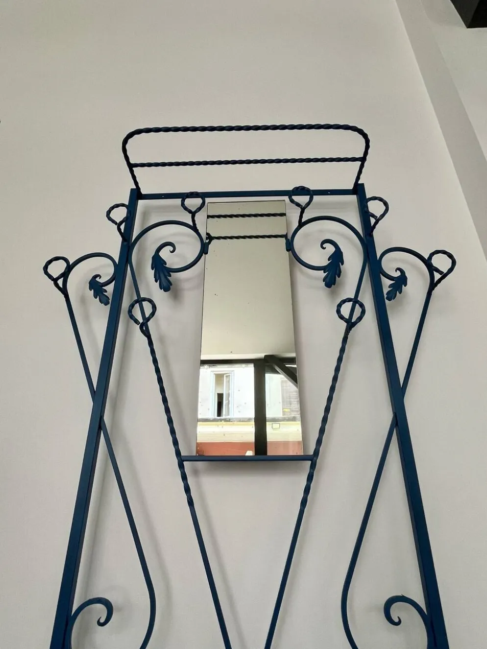 Porte-manteau vestiaire métal bleu années 50