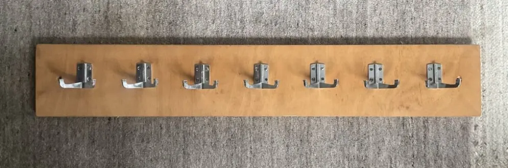 Porte manteau vestiaire mural vintage en teck et inox