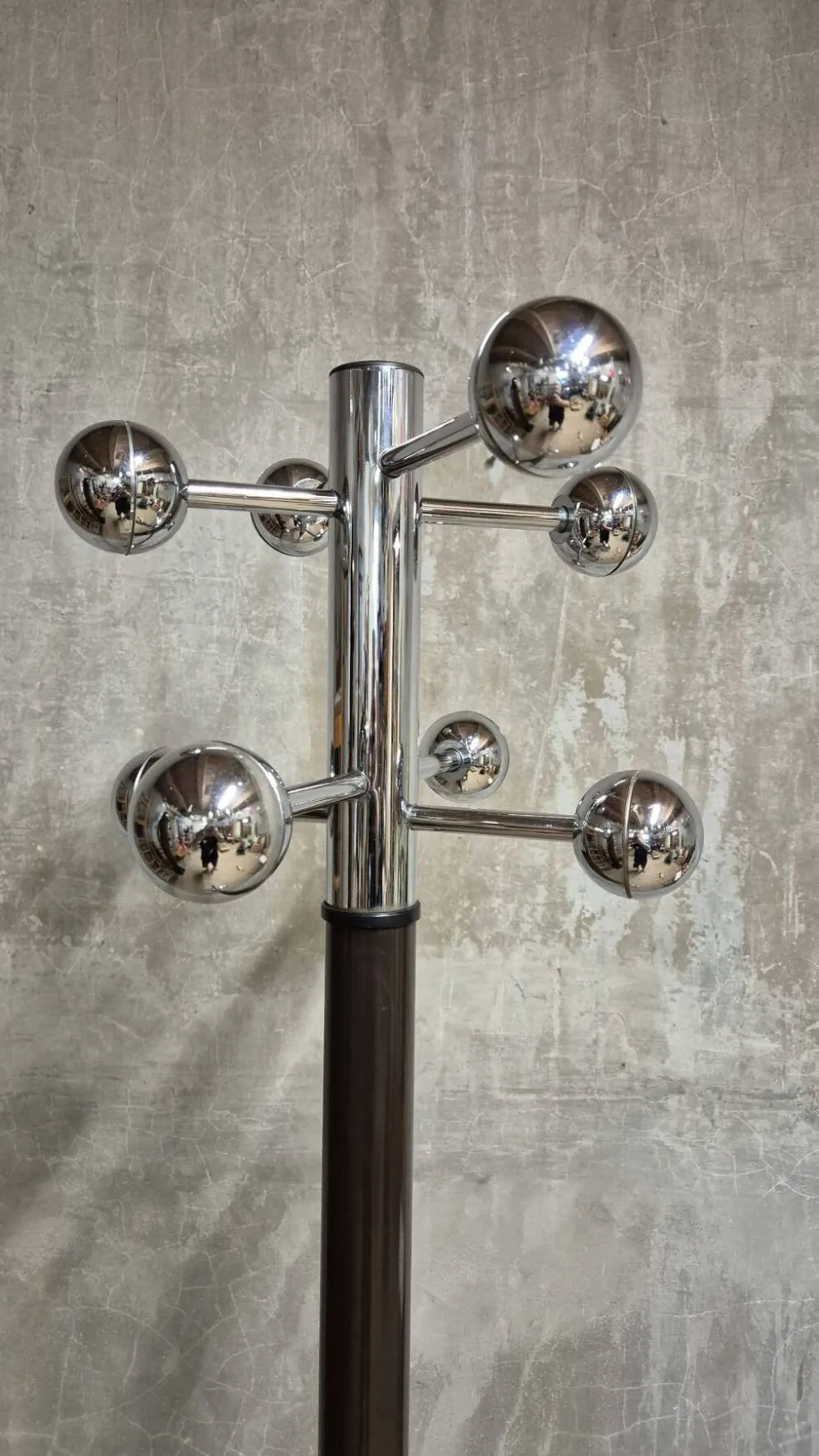 Porte-manteau vintage avec support pour parapluie, métal chromé et bois, milieu du 20e siècle, 175 x 42 cm