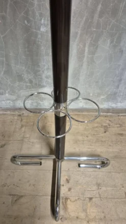 Porte-manteau vintage avec support pour parapluie, métal chromé et bois, milieu du 20e siècle, 175 x 42 cm