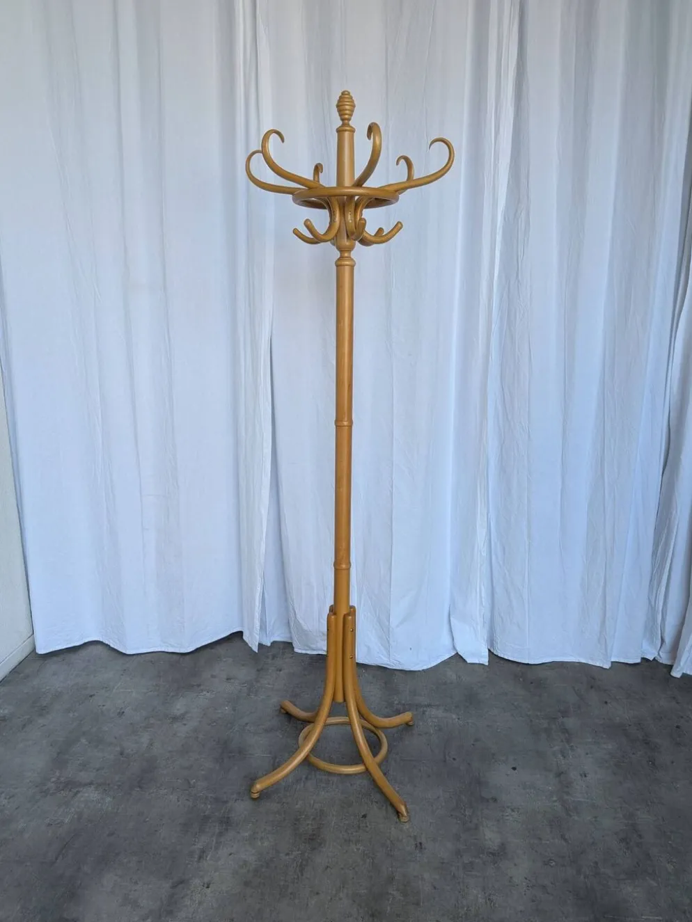 Porte-manteau vintage en bois cintré de style Thonet avec porte-parapluie