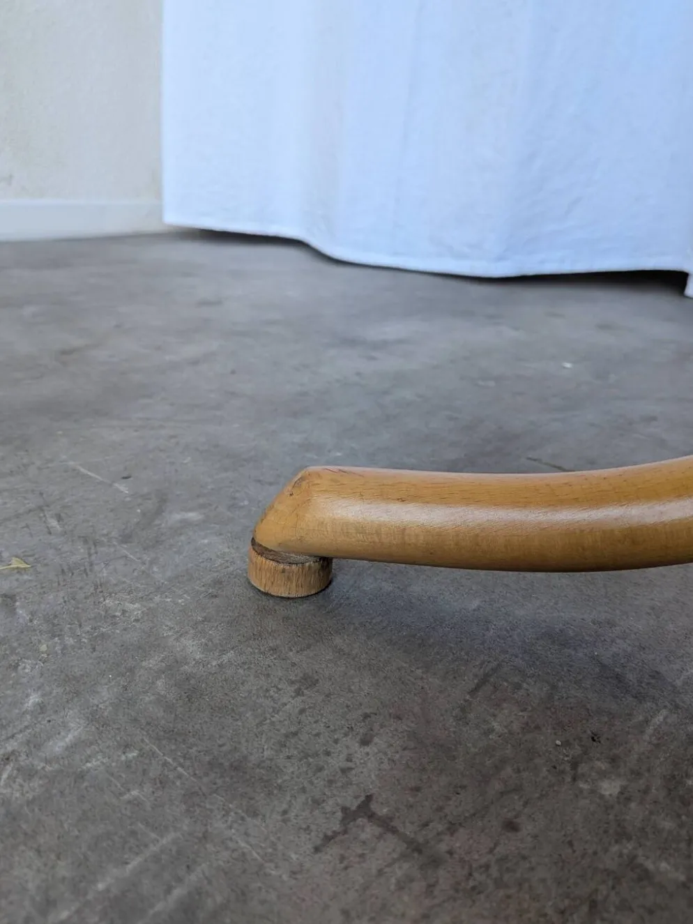 Porte-manteau vintage en bois cintré de style Thonet avec porte-parapluie