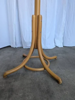 Porte-manteau vintage en bois cintré de style Thonet avec porte-parapluie
