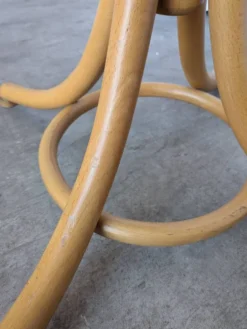 Porte-manteau vintage en bois cintré de style Thonet avec porte-parapluie