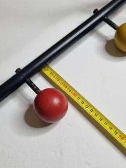 Portemanteau vintage en métal et bois, 5 patères, 74 cm