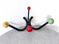 Portemanteau vintage métal et bois jaune/rouge/vert