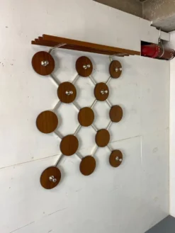 Porte-manteau vintage scandinave du milieu du siècle en teck et en métal, années 1960.