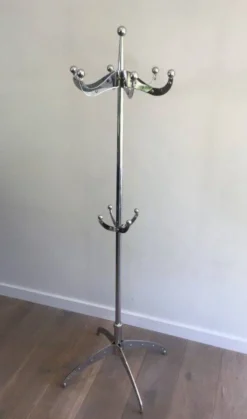 Porte-manteaux design en chrome riveté. Yasuaki Sasamoto 