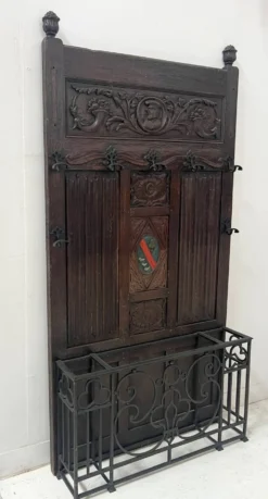Porte manteaux de style Renaissance en chene massif XIX siècle