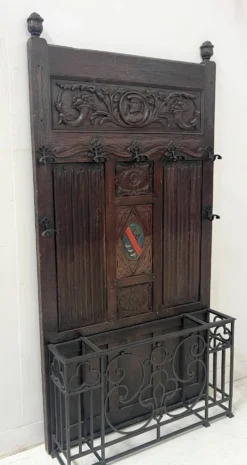 Porte manteaux de style Renaissance en chene massif XIX siècle