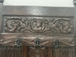 Porte manteaux de style Renaissance en chene massif XIX siècle