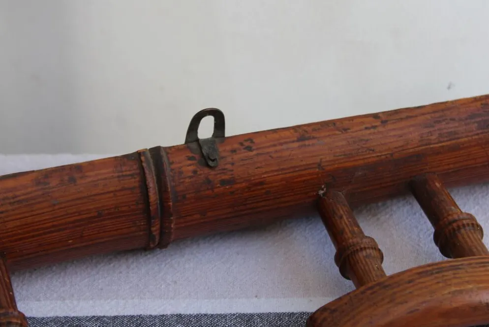 Porte-manteaux en bois