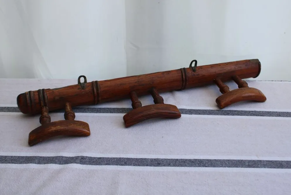 Porte-manteaux en bois