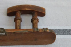 Porte-manteaux en bois