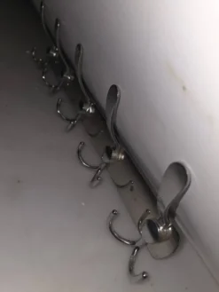 Porte manteaux en fer chromé avec 5 patères