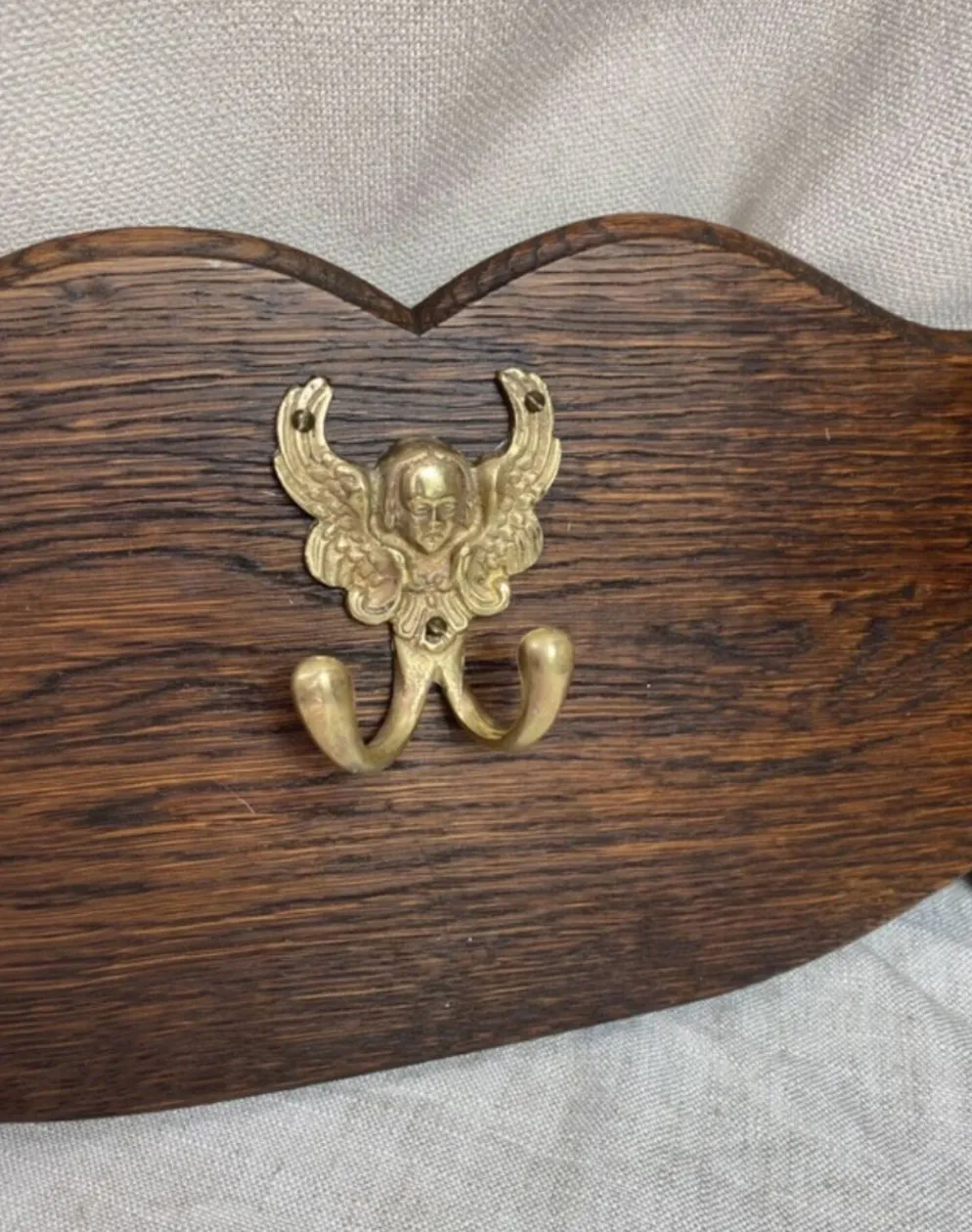 Porte-manteaux mural en bois, trois crochets en bronze