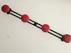 Porte manteaux mural en métal noir et rouge, 4 patères