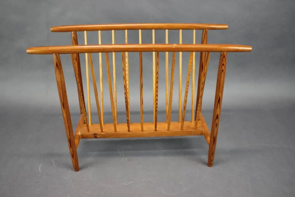 Porte-revues en bois du milieu du siècle