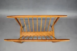 Porte-revues en bois du milieu du siècle