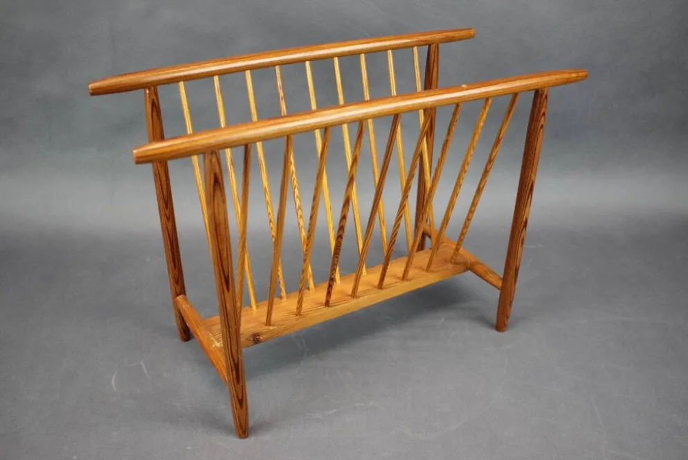 Porte-revues en bois du milieu du siècle