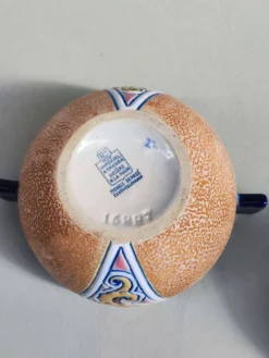Pot amphore en porcelaine et son couvercle