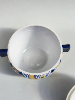 Pot amphore en porcelaine et son couvercle
