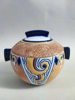 Pot amphore en porcelaine et son couvercle