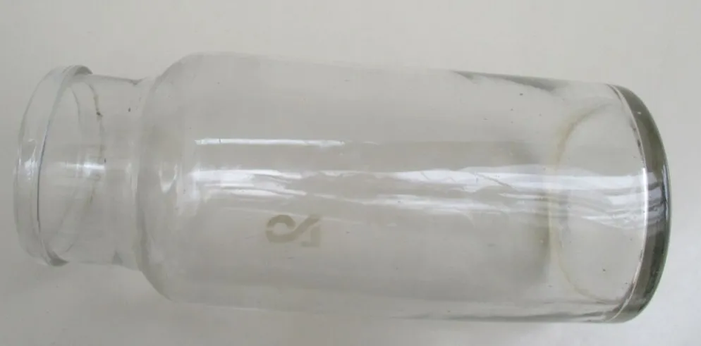 Pot ancien en verre soufflé, Gravé « 2 »
