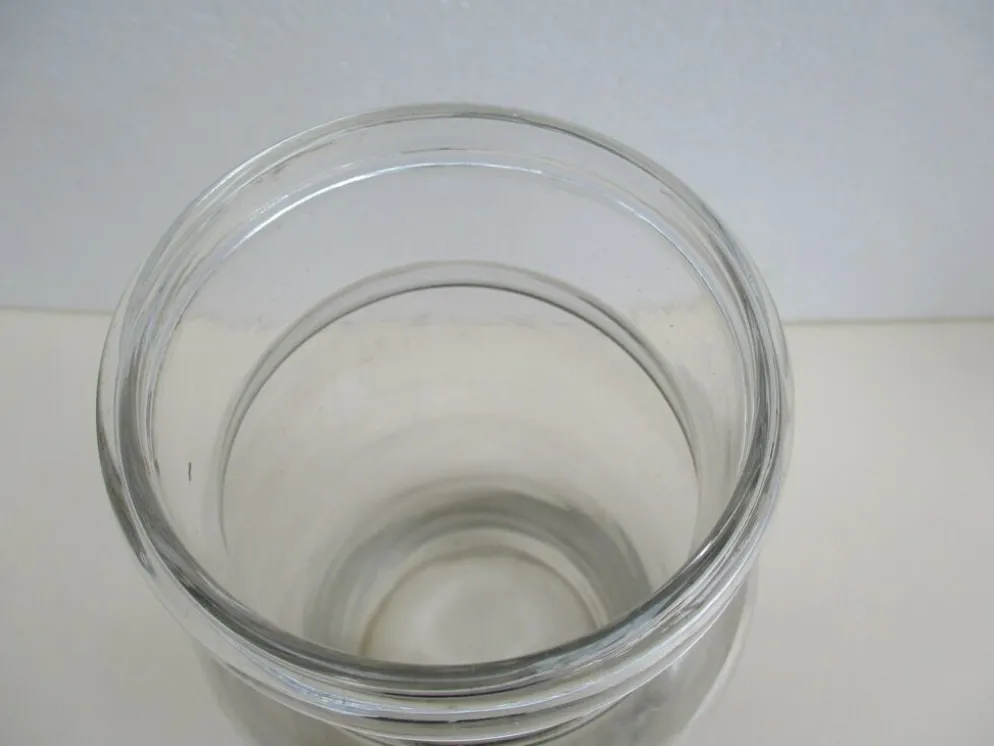 Pot ancien en verre soufflé, Gravé « 2 »