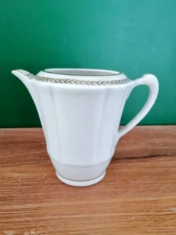 Pot au lait porcelaine