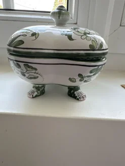 Pot avec couvercle