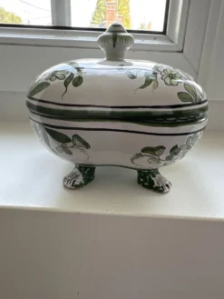 Pot avec couvercle
