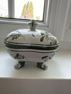 Pot avec couvercle