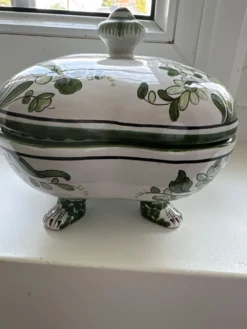 Pot avec couvercle