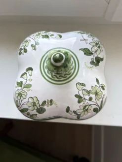 Pot avec couvercle