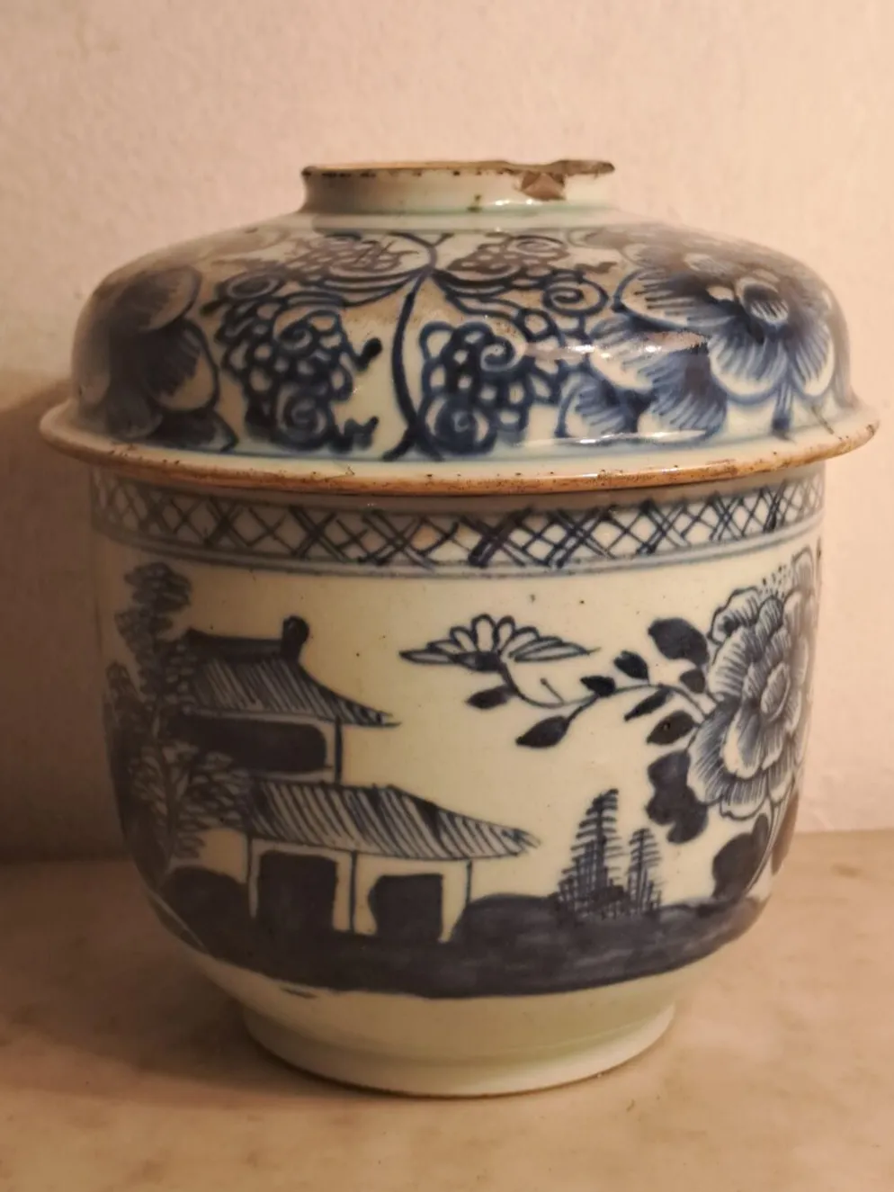 Pot chinois XVIIIème Qianlong en porcelaine