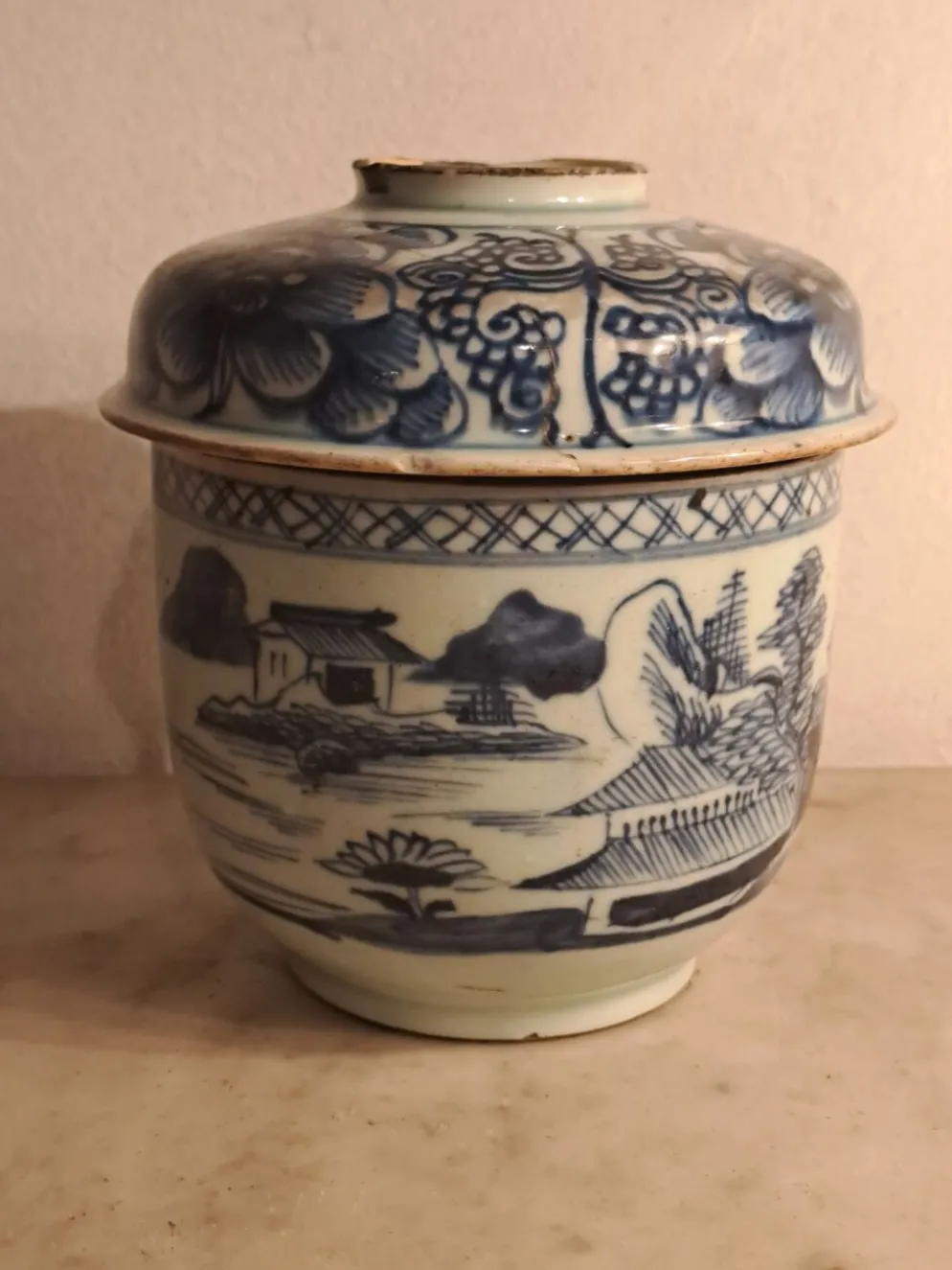 Pot chinois XVIIIème Qianlong en porcelaine