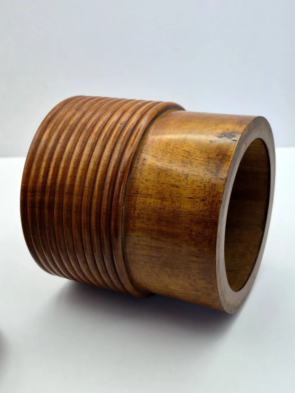 Pot couvert en bois tourné – ancienne tabatière vintage A680
