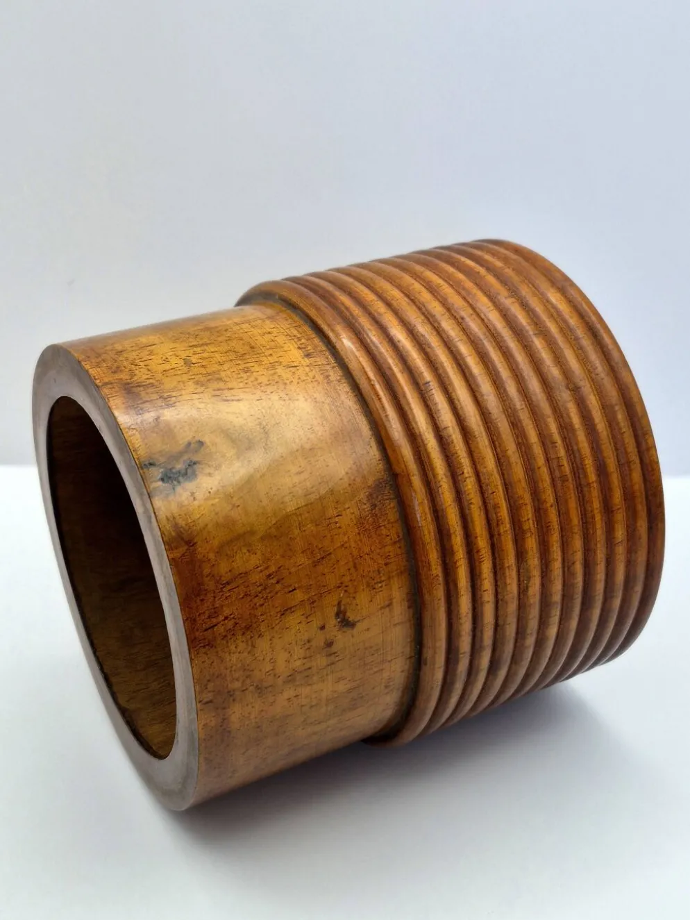 Pot couvert en bois tourné – ancienne tabatière vintage A680