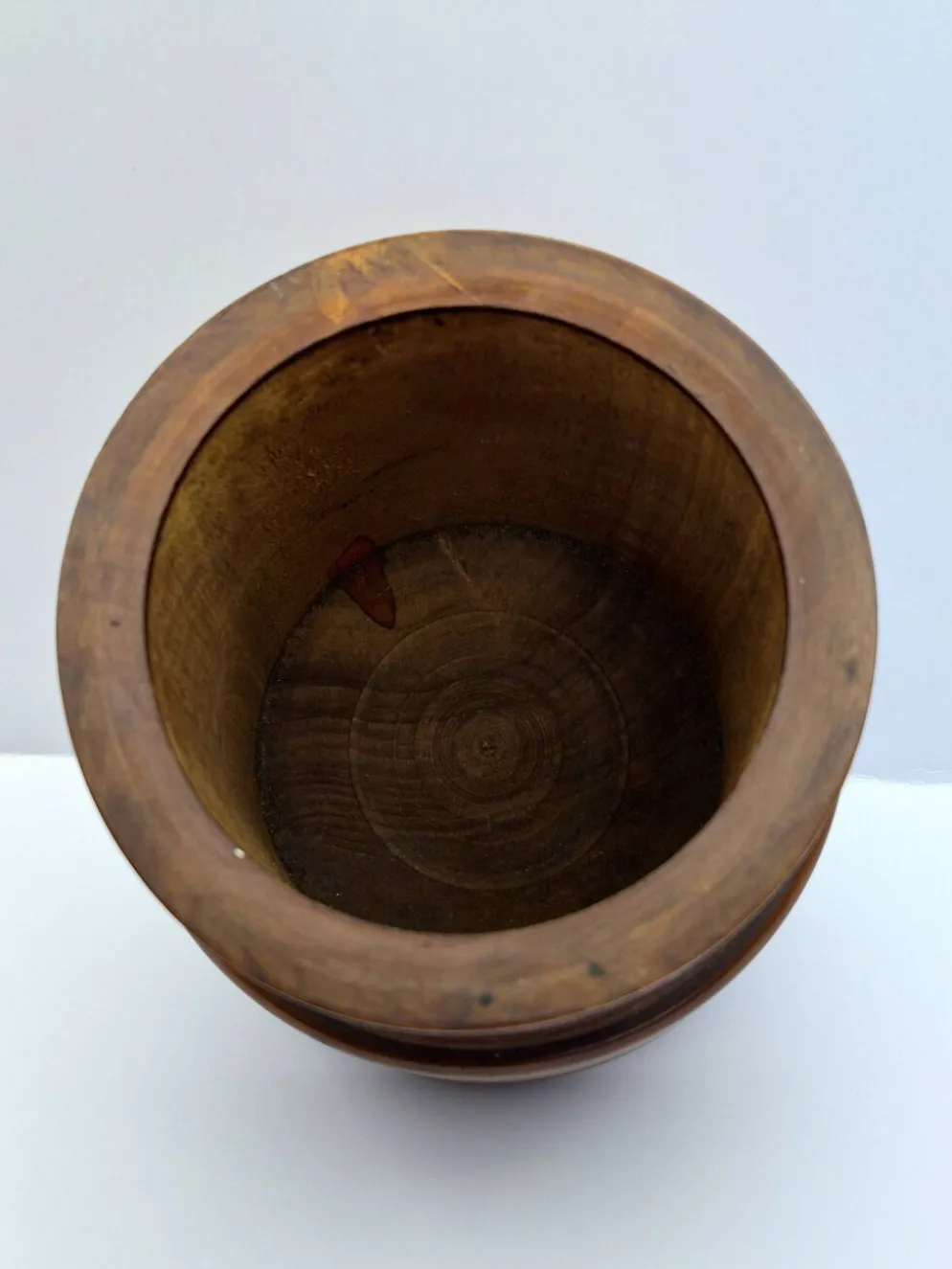 Pot couvert en bois tourné – ancienne tabatière vintage A680