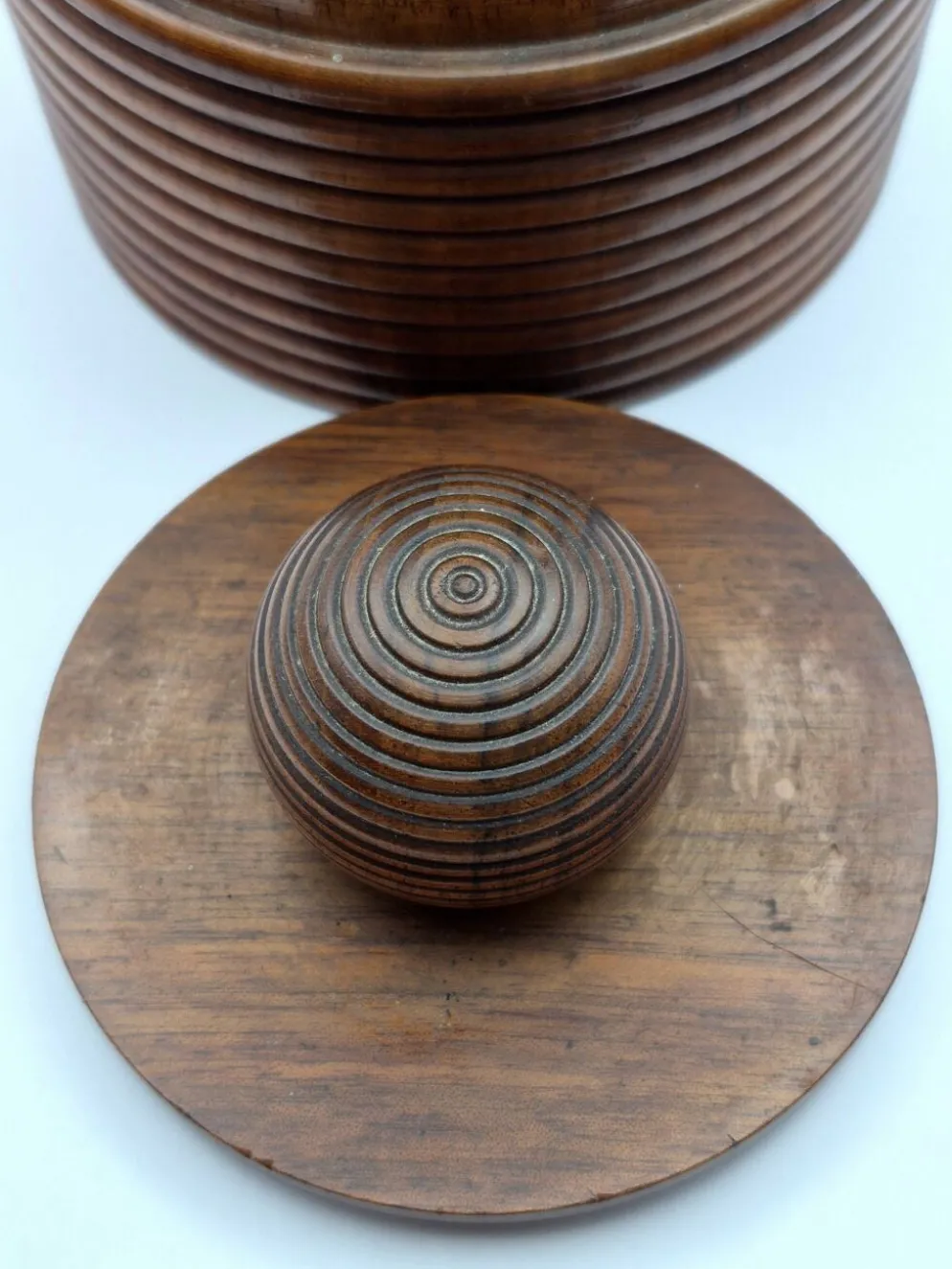 Pot couvert en bois tourné – ancienne tabatière vintage A680