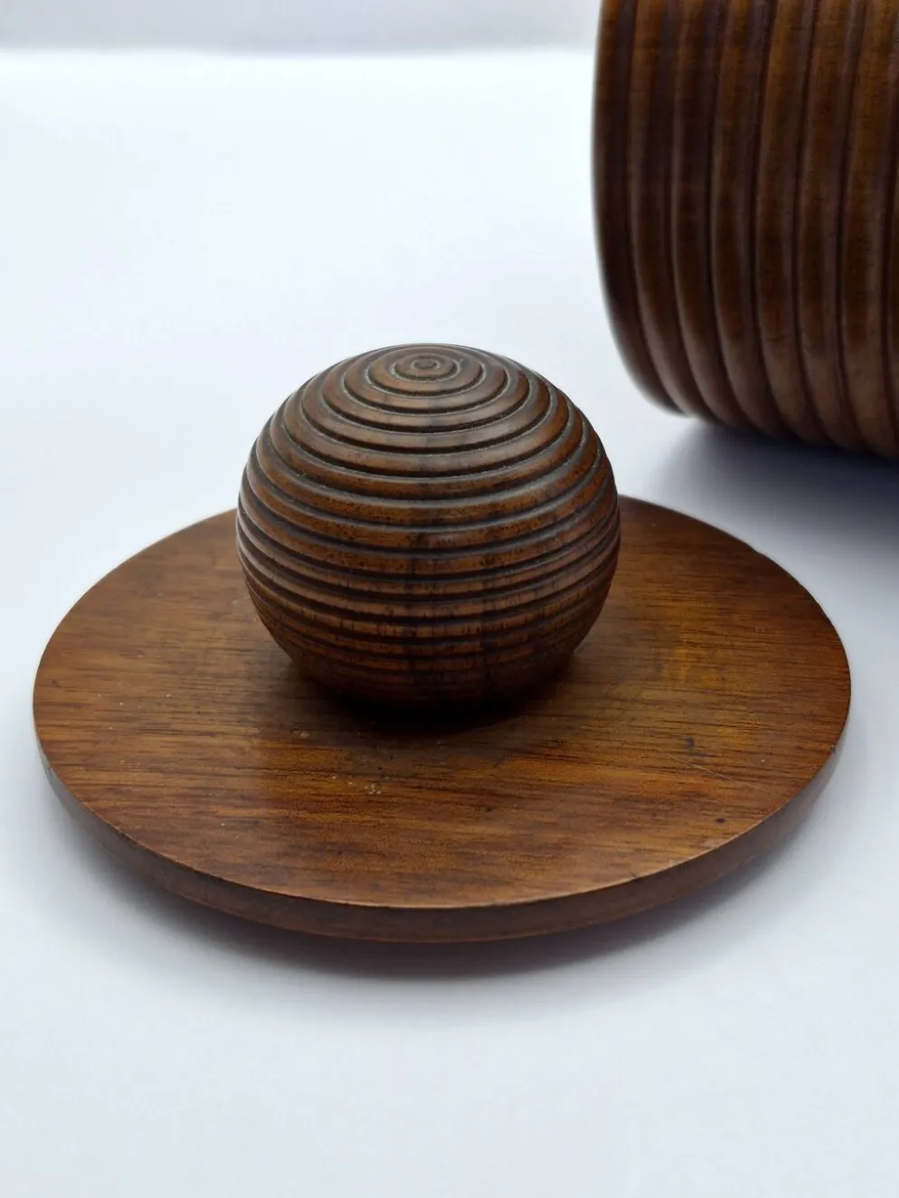 Pot couvert en bois tourné – ancienne tabatière vintage A680
