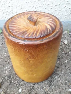 Pot couvert en céramique
