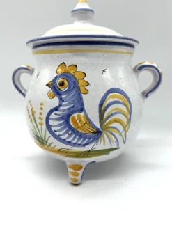 Pot couvert en faïence décor rustique – motif coq – XXe siècle