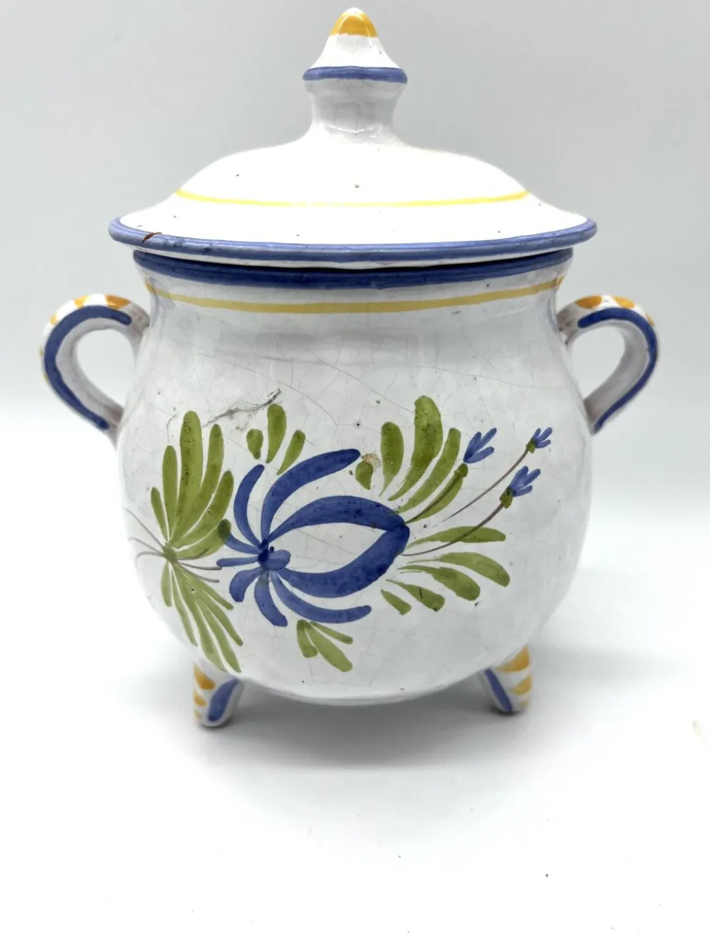 Pot couvert en faïence décor rustique – motif coq – XXe siècle