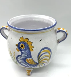 Pot couvert en faïence décor rustique – motif coq – XXe siècle