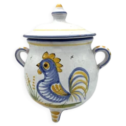 Pot couvert en faïence décor rustique – motif coq – XXe siècle