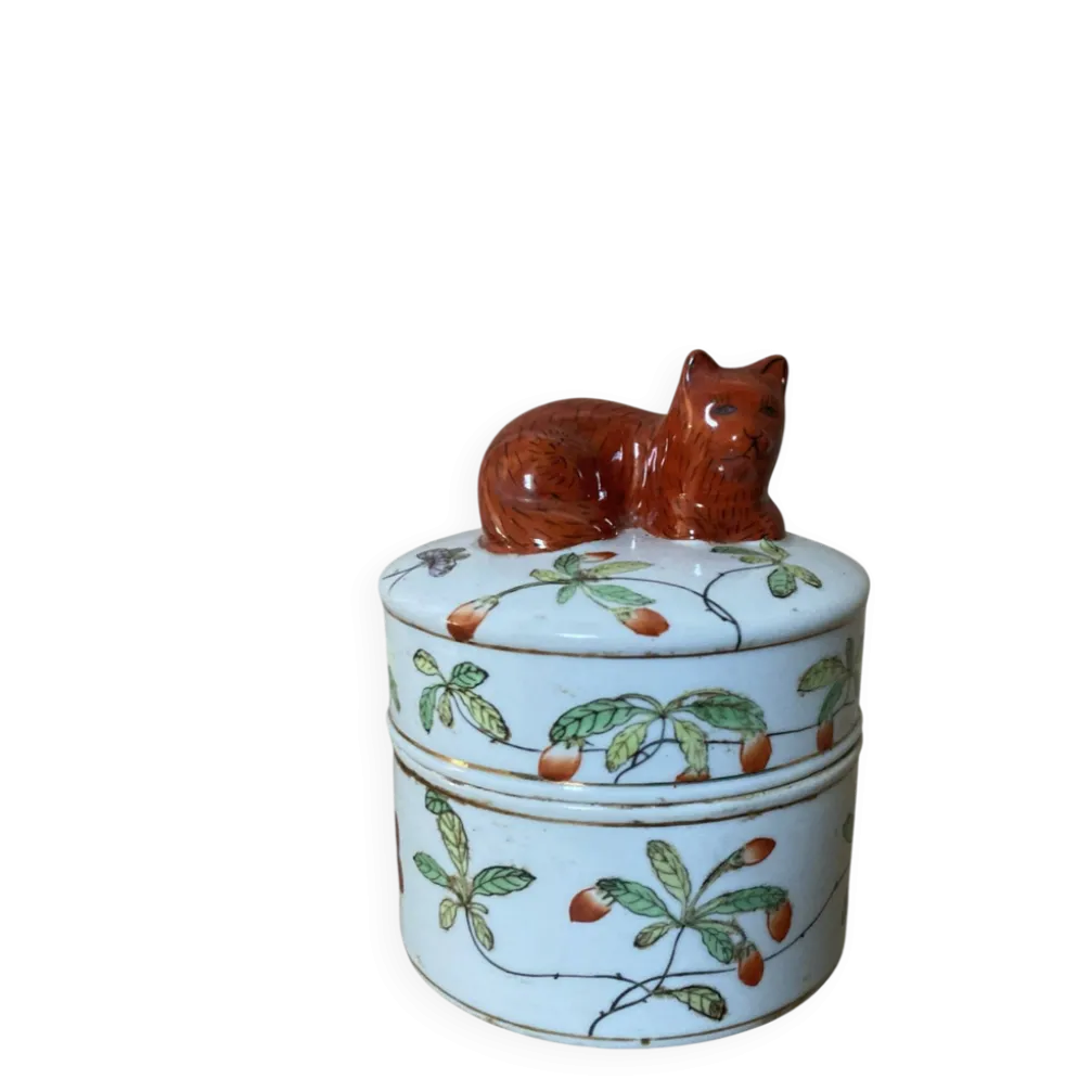 Pot couvert en faïence IMARI décor fait main, fleurs papillons et chat