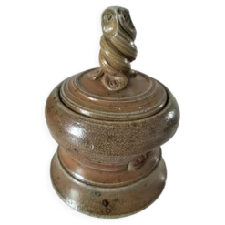 Pot couvert en grès artisanal à la chouette – signé Plume